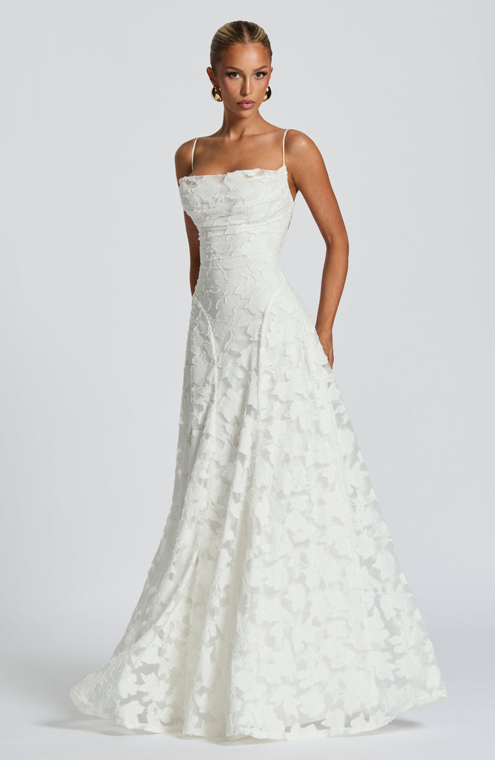 Clara Léon | Elegant Maxi Dress